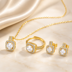 Conjunto de joias de moda com colar tipo choker em corrente com pendente de zircónia, brincos e anel marcante.